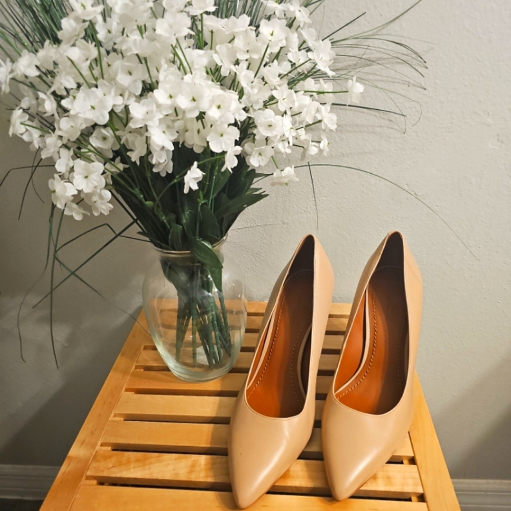 Coach Pumps